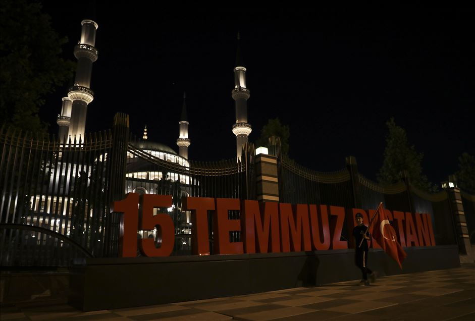 Türkiye'deki 90 bin camide sela okundu