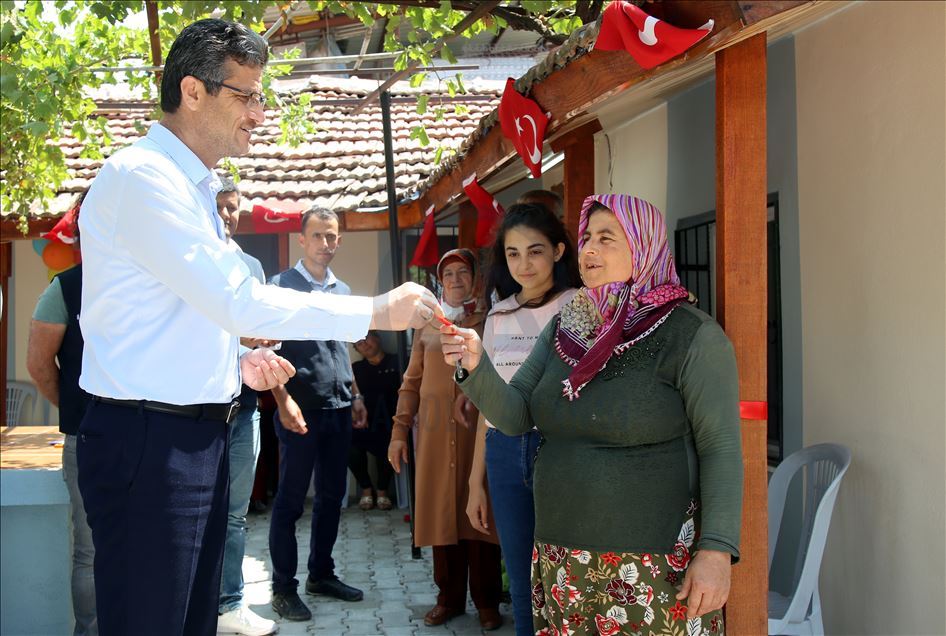 "Vefa'lı öğretmenlerin" desteğiyle evleri yenilendi