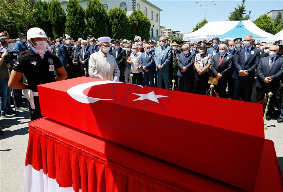 Şehit Komiser Yardımcısı Semih Güzelay, son yolculuğuna uğurlandı