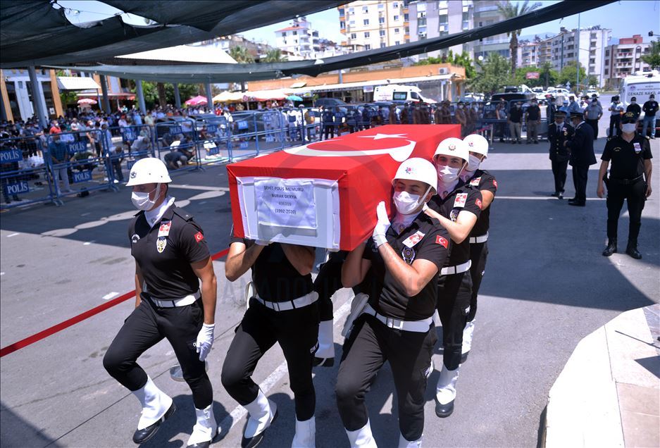Van'da düşen uçakta şehit olan polis memuru Mersin'de son yolculuğuna uğurlandı