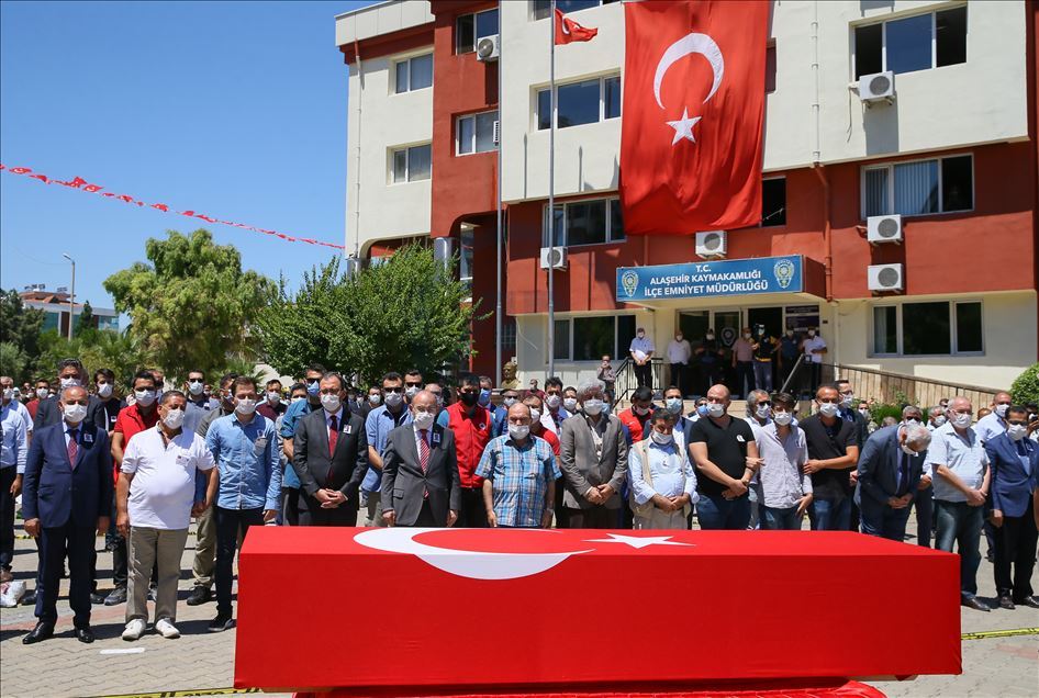 Van'da düşen uçakta şehit olan polis memuru Manisa'da son yolculuğuna uğurlandı