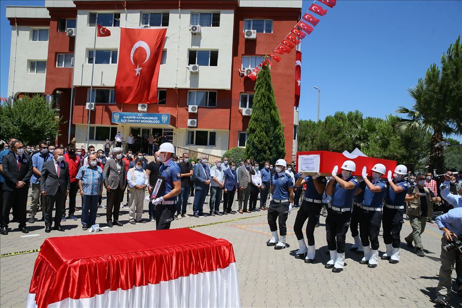 Van'da düşen uçakta şehit olan polis memuru Manisa'da son yolculuğuna uğurlandı