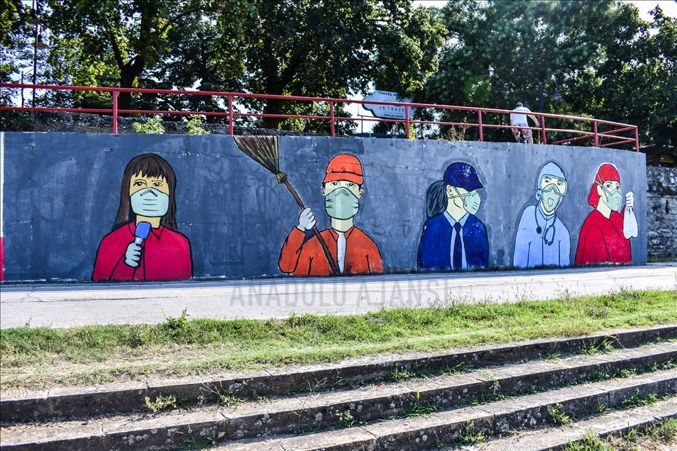 Мурали во Скопје инспирирани од борбата против Ковид-19