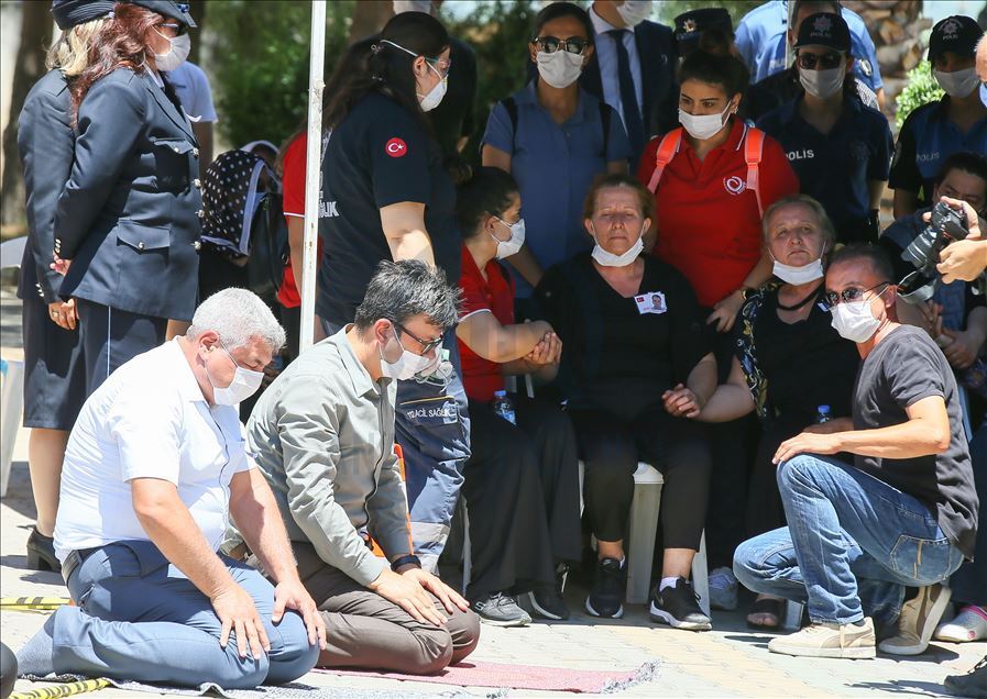 Van'da düşen uçakta şehit olan polis memuru Manisa'da son yolculuğuna uğurlandı