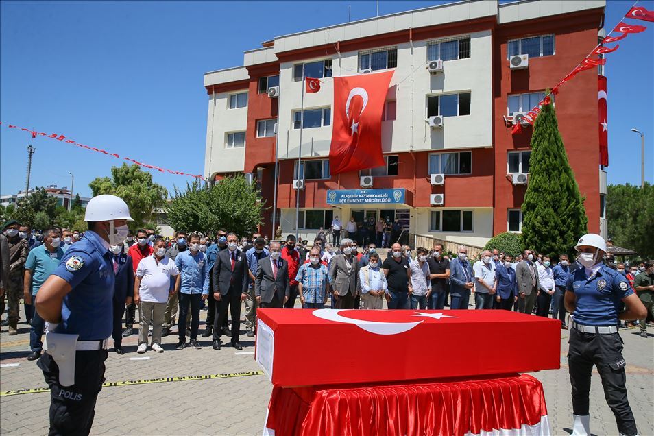 Van'da düşen uçakta şehit olan polis memuru Manisa'da son yolculuğuna uğurlandı