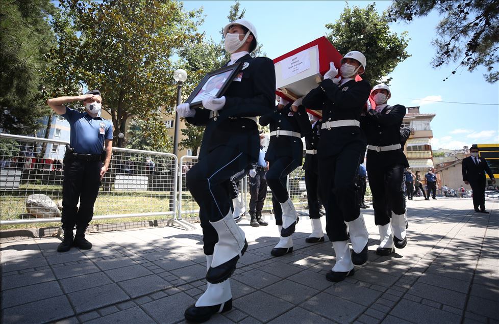 Van'da düşen uçakta şehit olan komiser yardımcısı Bursa'da son yolculuğuna uğurlandı