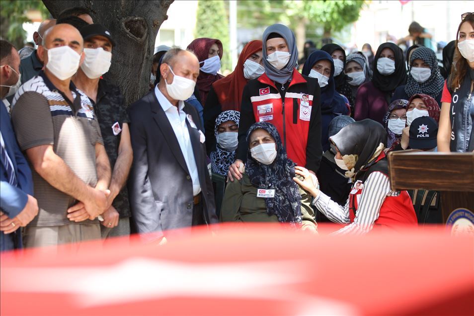 Van'da düşen uçakta şehit olan komiser yardımcısı Bursa'da son yolculuğuna uğurlandı