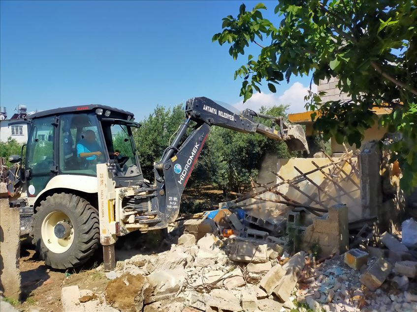"Vefa'lı öğretmenlerin" desteğiyle evleri yenilendi
