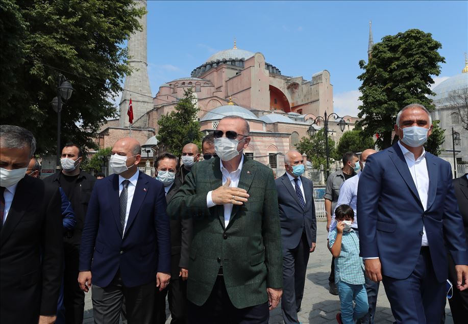 Presidenti Erdoğan viziton Xhaminë Ajasofja