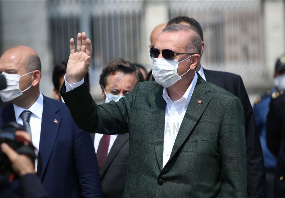 Presidenti Erdoğan viziton Xhaminë Ajasofja