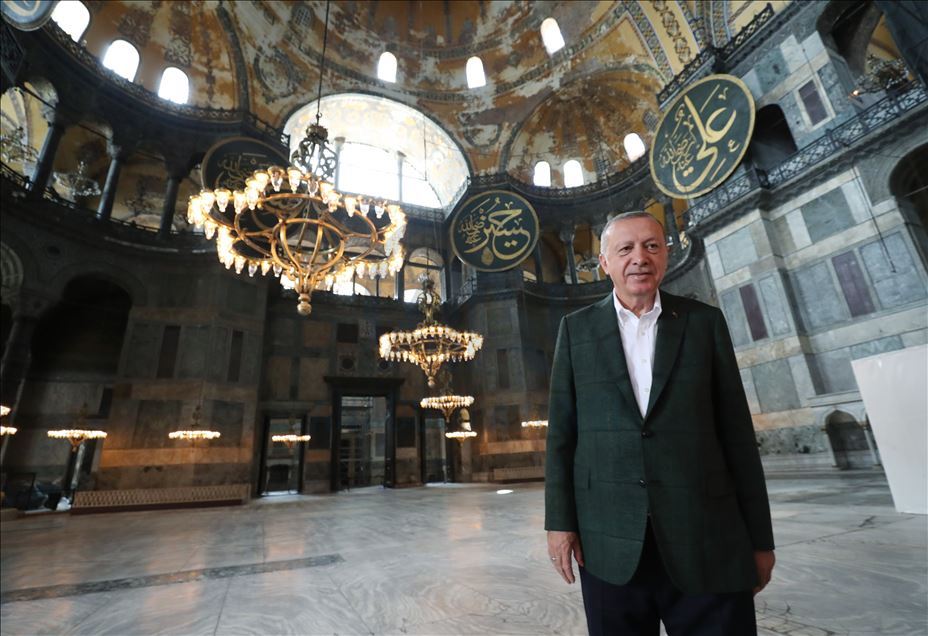 Presidenti Erdoğan viziton Xhaminë Ajasofja