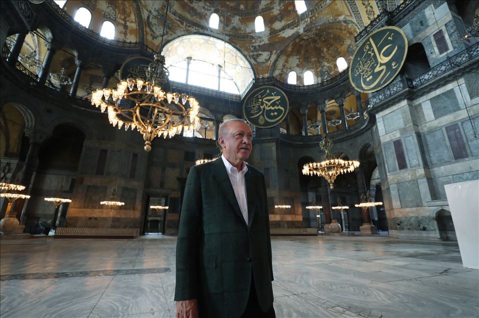 Presidenti Erdoğan viziton Xhaminë Ajasofja