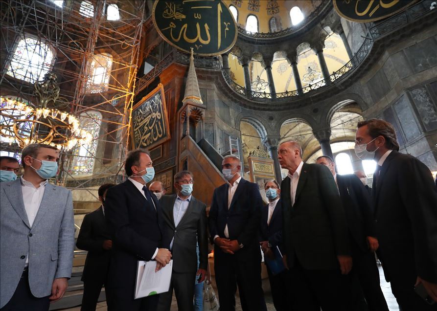 Presidenti Erdoğan viziton Xhaminë Ajasofja