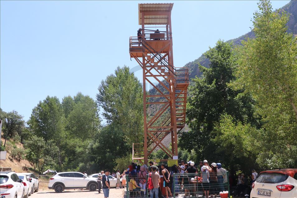 Terörden temizlenen Tunceli'de rafting ve zipline yoğun ilgi
