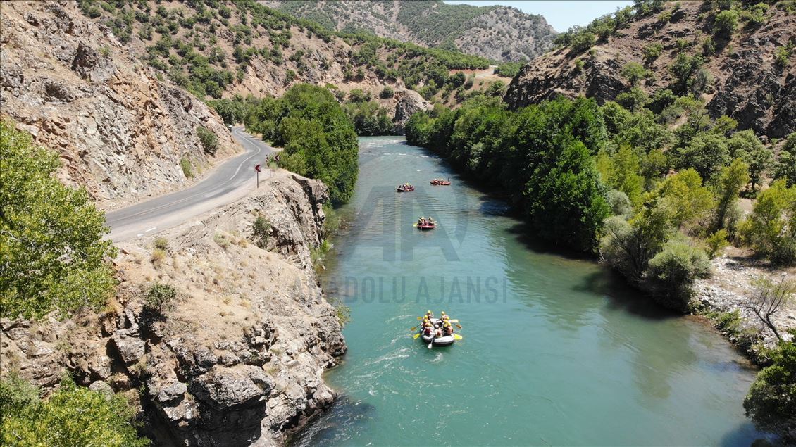 Terörden temizlenen Tunceli'de rafting ve zipline yoğun ilgi