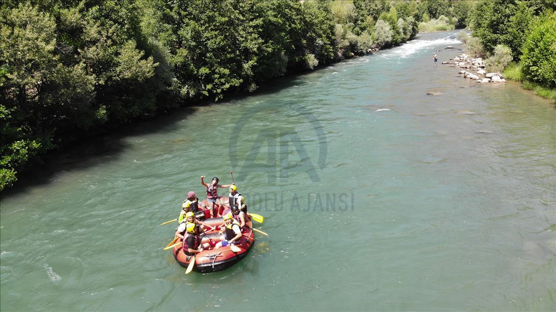 Terörden temizlenen Tunceli'de rafting ve zipline yoğun ilgi