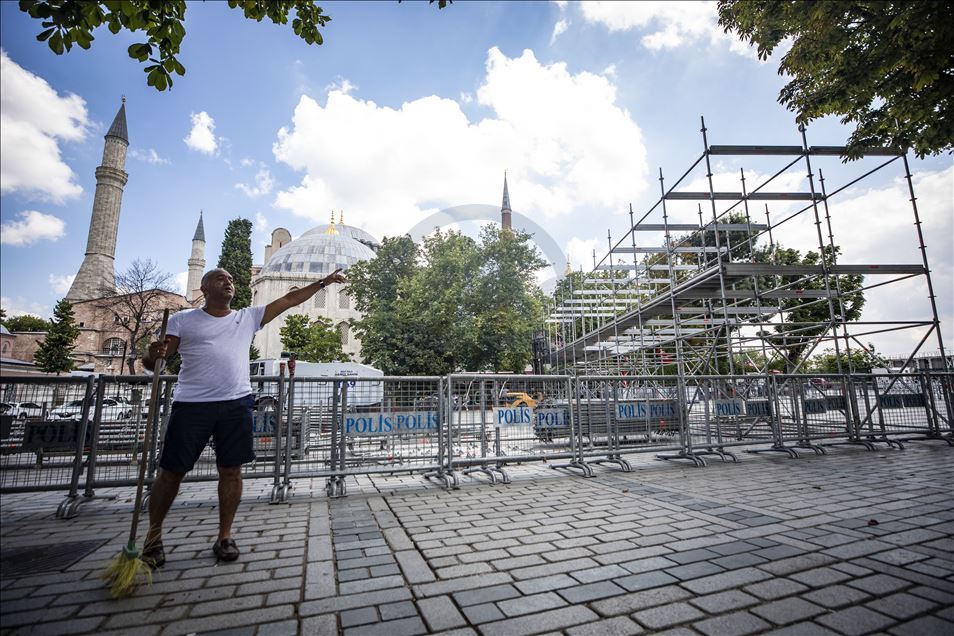 Ayasofya Camisi'nde açılış hazırlıkları sürüyor