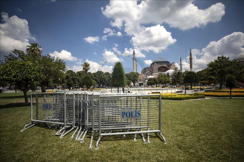 Ayasofya Camisi'nde açılış hazırlıkları sürüyor
