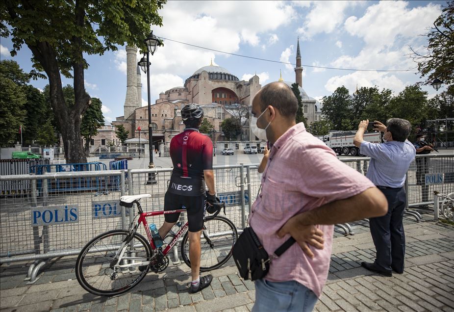 Ayasofya Camisi'nde açılış hazırlıkları sürüyor