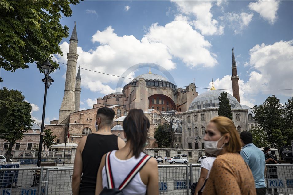 Ayasofya Camisi'nde açılış hazırlıkları sürüyor