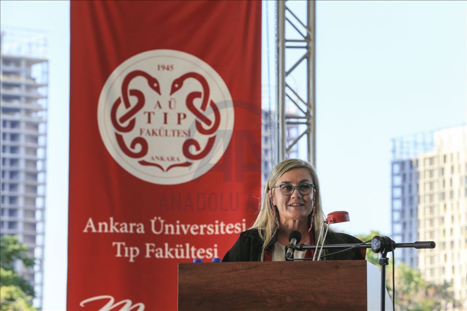 AÜ Tıp Fakültesi öğrencileri Kovid-19 tedbirleriyle mezun oldu