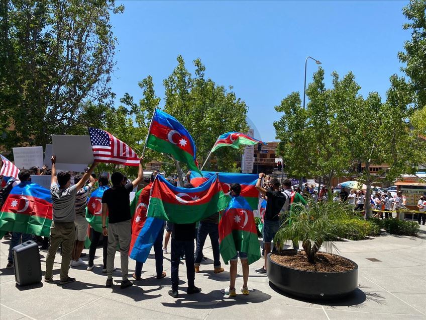 Армяне напали на азербайджанцев в Лос-Анджелесе
