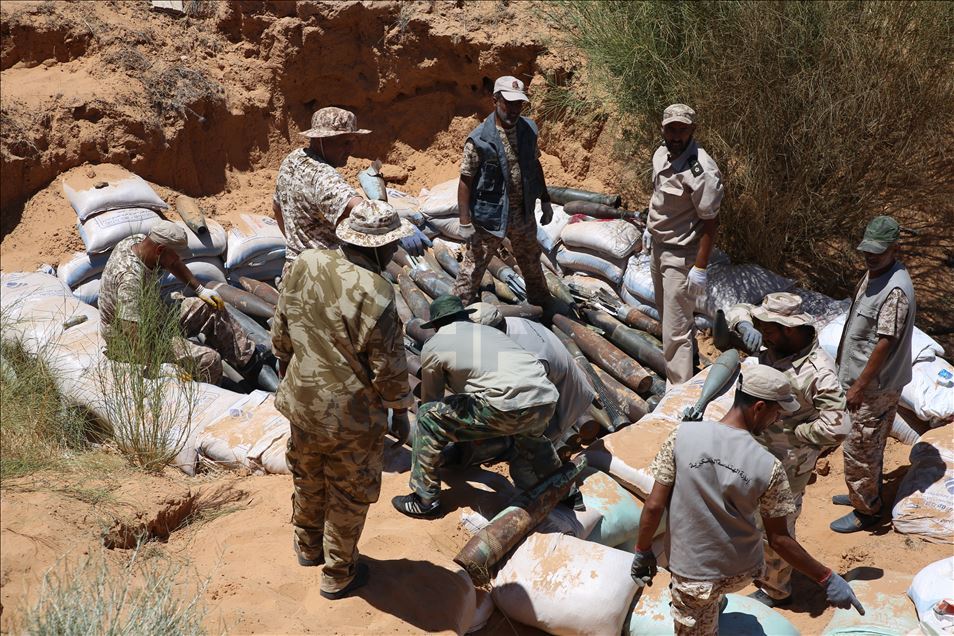 الجيش الليبي يدمر 10 أطنان من ألغام حفتر المزروعة جنوب العاصمة