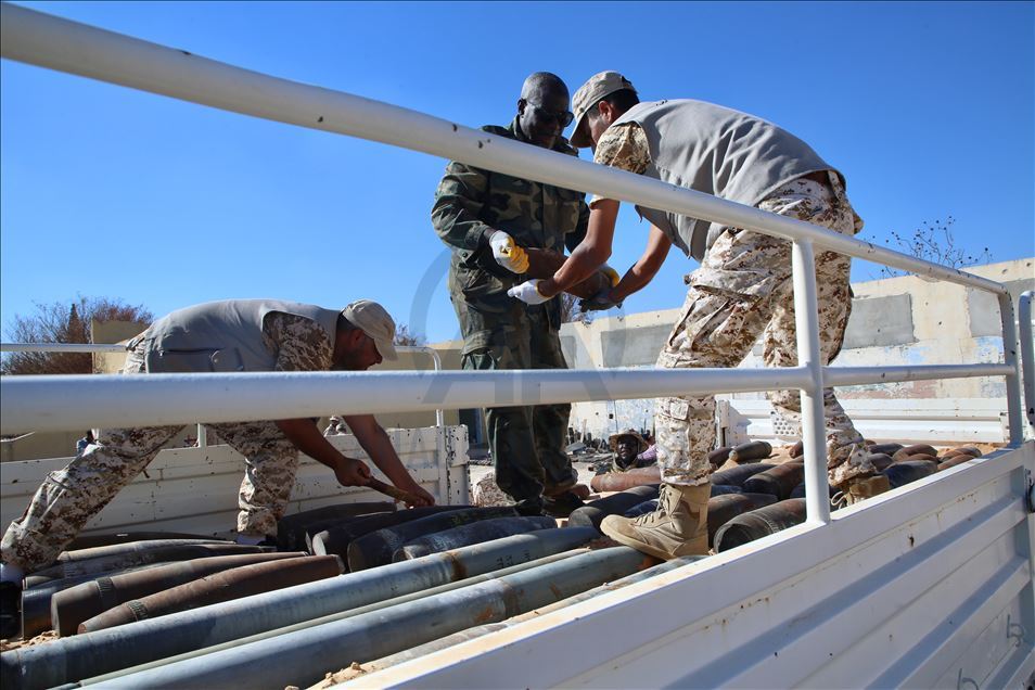 الجيش الليبي يدمر 10 أطنان من ألغام حفتر المزروعة جنوب العاصمة