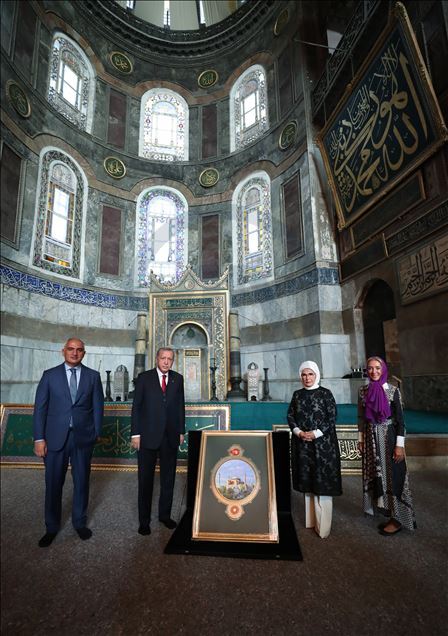 Cumhurbaşkanı Erdoğan, Ayasofya Camisi'nin tabelasını açtı