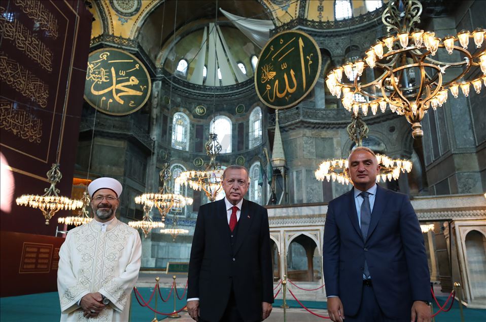 Cumhurbaşkanı Erdoğan, Ayasofya Camisi'nin tabelasını açtı