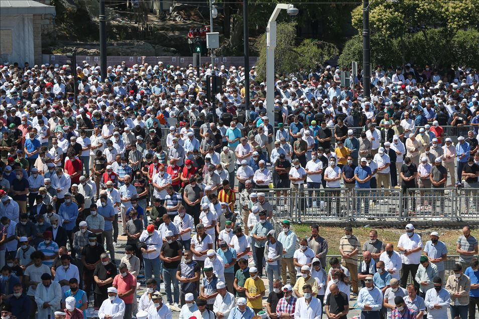 اقامه نخستین نماز جمعه در مسجد کبیر ایاصوفیه پس از 86 سال