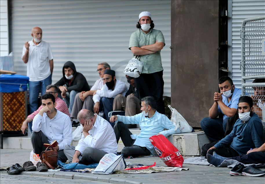 Citizens flock the Hagia Sophia Mosque for the Friday Prayer