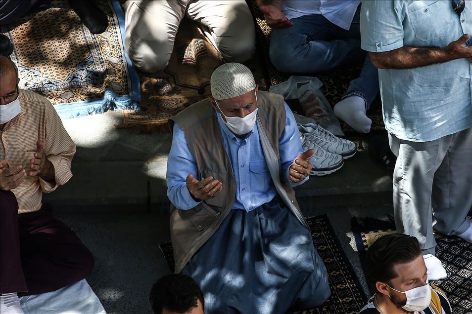 Falet namazi i parë i xhumasë në Xhaminë e Madhe të Ajasofjes pas 86 viteve
