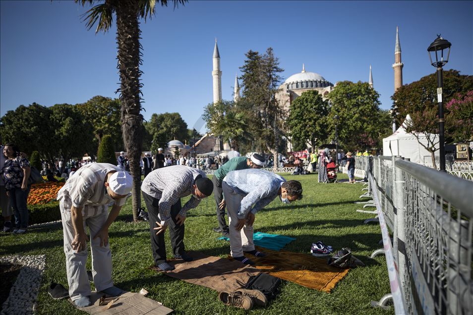 Ayasofya-i Kebir Cami-i Şerifi'ne ziyaretler sürüyor