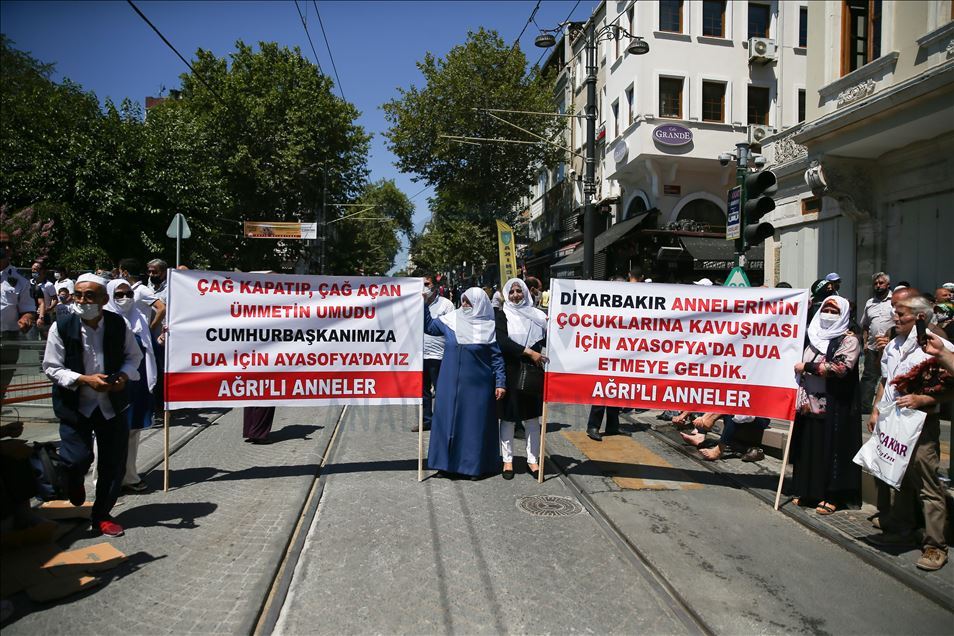 Falet namazi i parë i xhumasë në Xhaminë e Madhe të Ajasofjes pas 86 viteve
