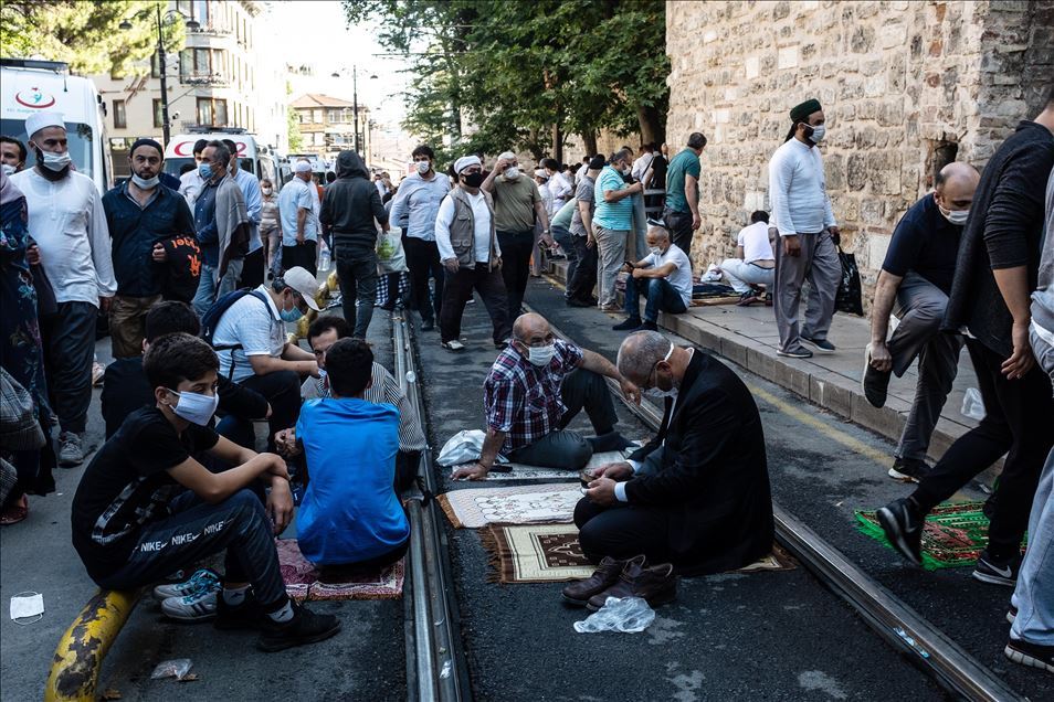 Citizens flock the Hagia Sophia Mosque for the Friday Prayer