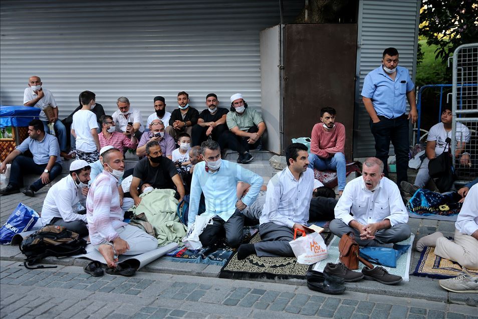 Citizens flock the Hagia Sophia Mosque for the Friday Prayer