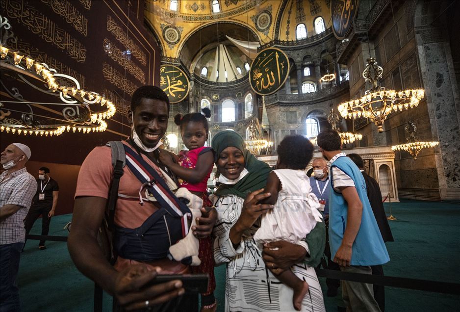 Ayasofya-i Kebir Cami-i Şerifi'ne ziyaretler sürüyor