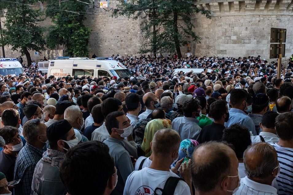 Citizens flock the Hagia Sophia Mosque for the Friday Prayer