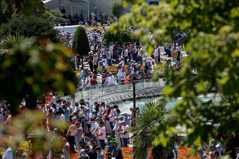 اقامه نخستین نماز جمعه در مسجد کبیر ایاصوفیه پس از 86 سال