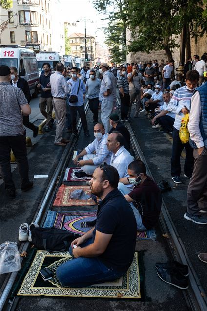 Citizens flock the Hagia Sophia Mosque for the Friday Prayer
