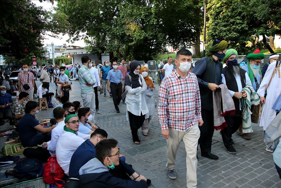 Citizens flock the Hagia Sophia Mosque for the Friday Prayer