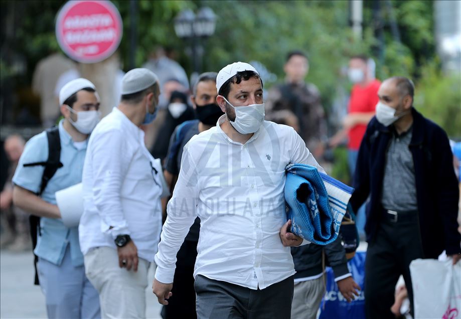 Citizens flock the Hagia Sophia Mosque for the Friday Prayer