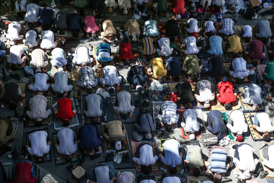 Falet namazi i parë i xhumasë në Xhaminë e Madhe të Ajasofjes pas 86 viteve

