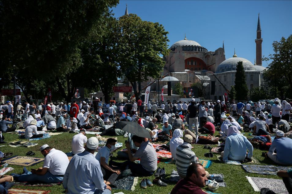 Sot hapja e Xhamisë së Madhe Ajasofja, besimtarët arrijnë që nga orët e hershme
