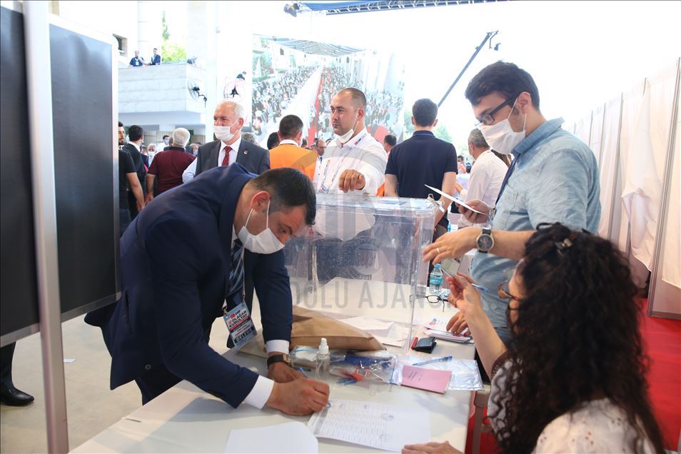 CHP'nin 37. Olağan Kurultayı'nda genel başkanlık seçimi için oy verme işlemi başladı
