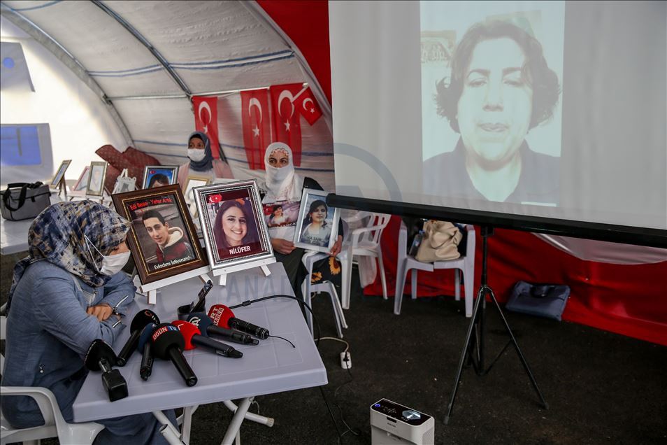 Diyarbakır annelerinden, kızı Almanya'da PKK tarafından kaçırılan anneye destek