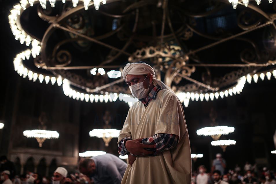 Ayasofya-i Kebir Cami-i Şerifi'nde ilk sabah namazı kılındı