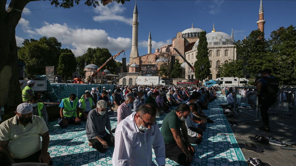 Vatandaşlar akın akın Ayasofya-i Kebir Cami-i Şerifi'ni ziyaret ediyor