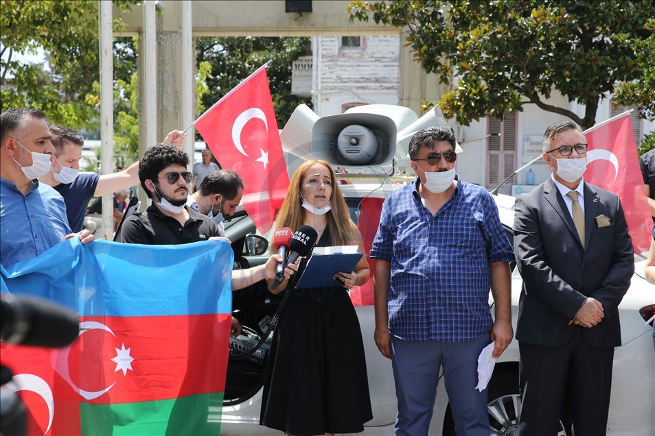 Sivil toplum kuruluşu üyeleri , Ermenistan'ın Azerbaycan'a saldırılarını protesto etti